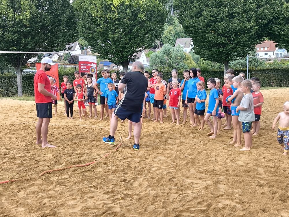 3 Vereine - 1 Event: Beach-Wrestling im Erlebnisbad