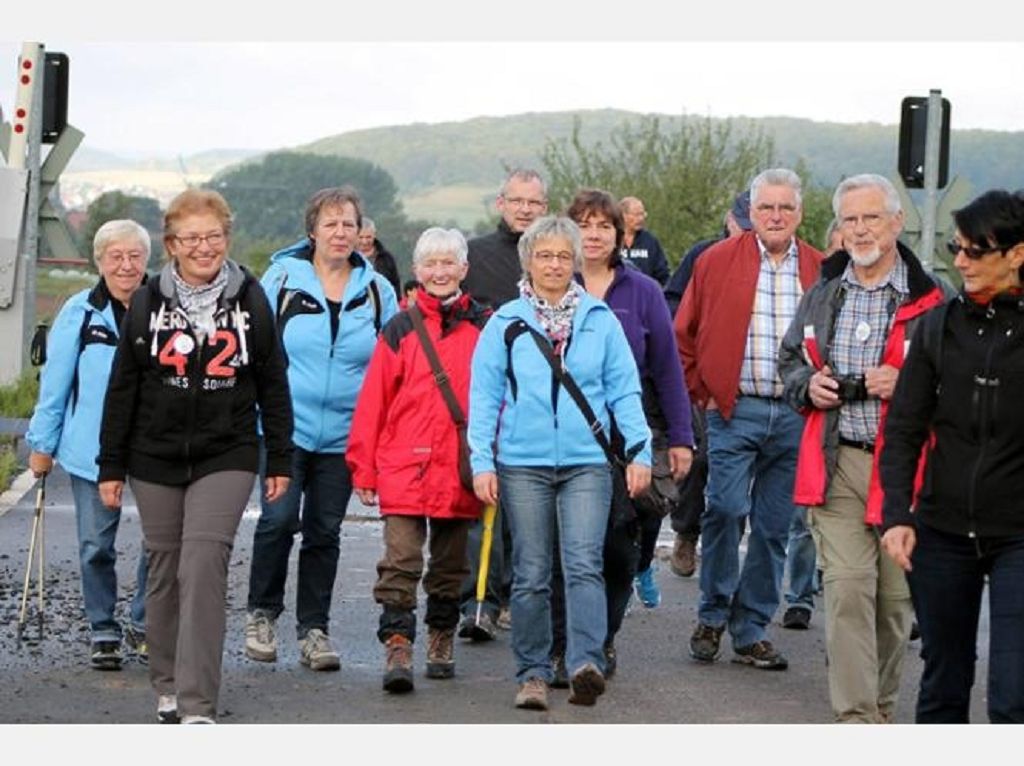 Vorfreude: Den 27. Sportkreiswandertag des Sportkreises Region Kassel richtet in 2014 der VfL Wolfhagen mit ihrer Vorsitzenden Monika Jakob (Zweite von links) aus. Foto: Michl