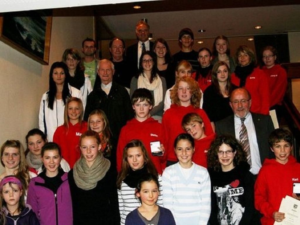 Sportliche Spitzenleistungen: Bei der alljährlichen Sportlerehrung während der Bürgerversammkung ehrte die Stadt Wolfhagen Athleten, die im Wettkampfjahr 2010 überdurchschnittliche Leistungen erbrachten.