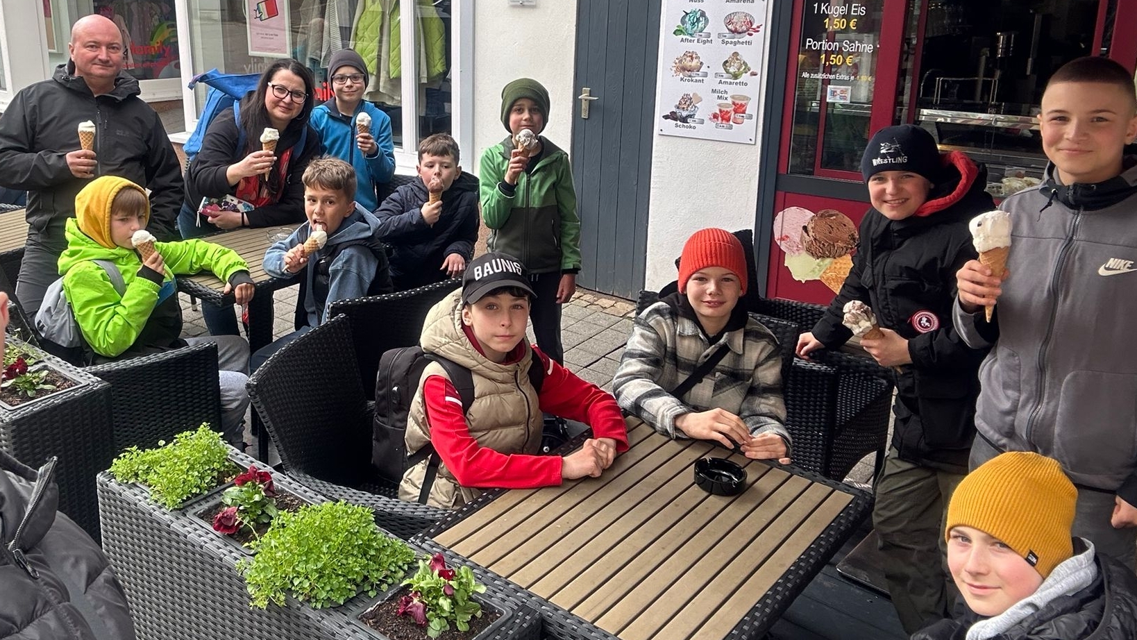 Gemeinsamer Kinobesuch und Eisessen: So stärkt es den Zusammenhalt im Ringer-Team